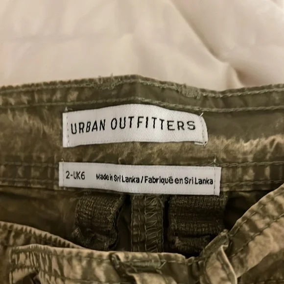 urban outfitters loose fitting cargo pants - Picture 2 of 3